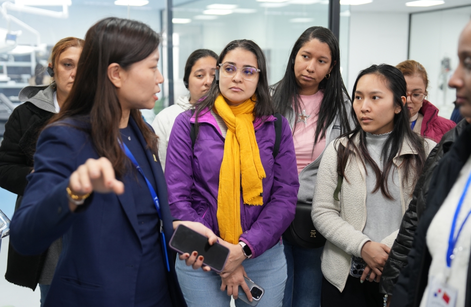 戴維醫療_湖南省兒童醫院國際交流中心專家團蒞臨戴維醫療，共商合作新機遇！